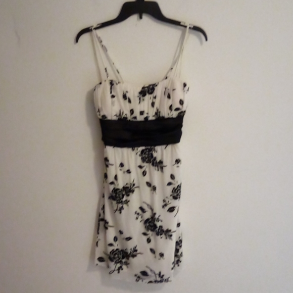 City Triangles Dresses & Skirts - Black and white party dress